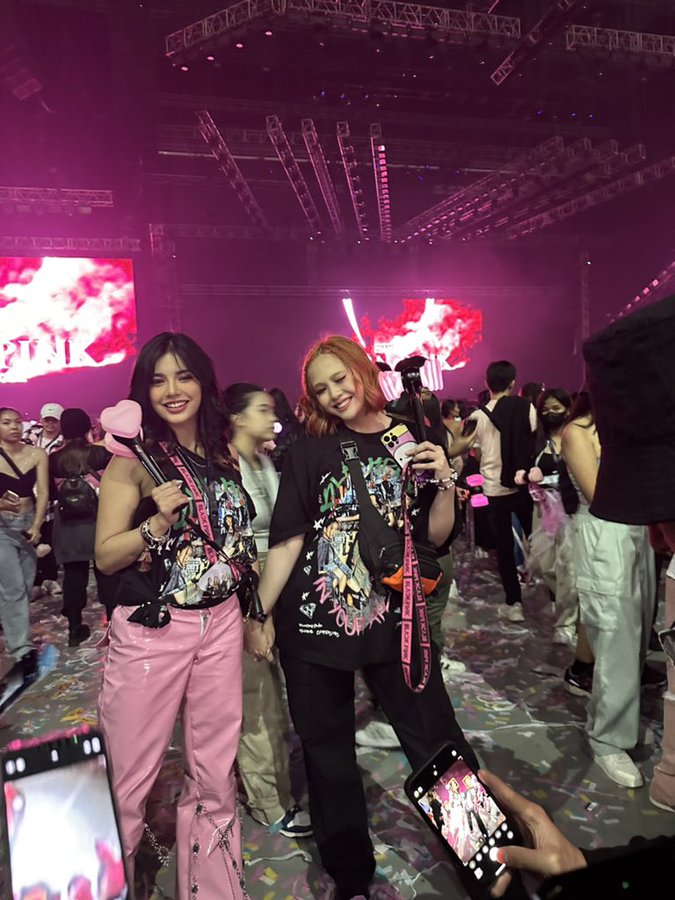 ginsomniac_'s tweet photo. the coordinated fits? pinanindigan ng janenella ang blackpink! https://t.co/DHMXEr9Uwj
