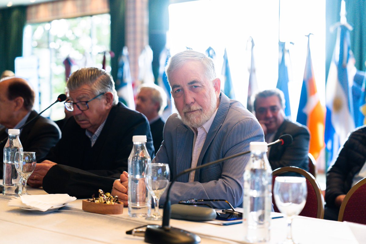 MoisesSolorza's tweet image. #CFEE Agradezco a cada uno de los representantes que depósito su confianza en mi para ingresar al Comité Ejecutivo del CFEE cómo 6to miembro electo. Es un orgullo representar a mi provincia en tan honorable espacio. @ZetaOrlando @gabmariotto @hernanea @Nicolas_Gandini