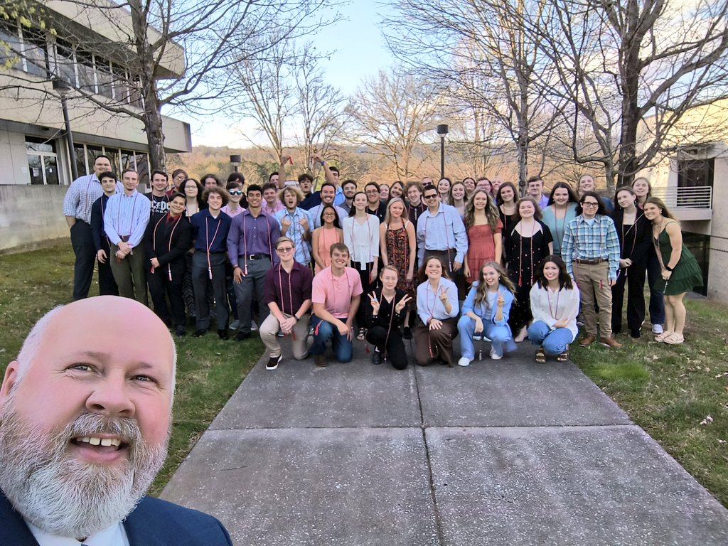 ChrisLWhaley's tweet photo. Thankful for these #MiddleCollege sophomores who will soon be @RoaneState graduates (before they are high school graduates). #MiddleCollegeCording https://t.co/kvh8vugit4