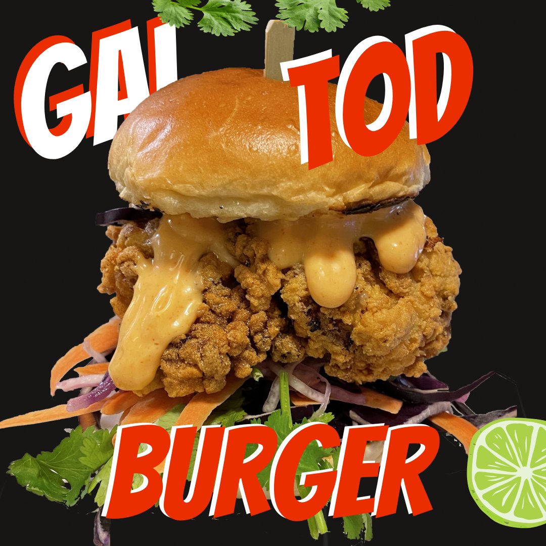 Crispy, juicy, and delicious! Bite into a flavourful adventure with our mouth-watering Gai Tod Burger🤤💛