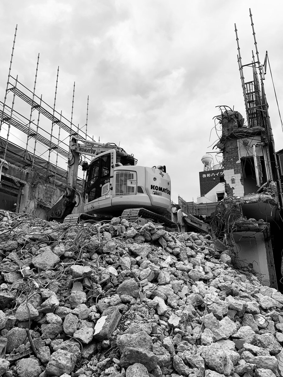 HiroTakeuchi's tweet image. Building demolition work.

#Buildingdemolitionwork
#Demolitionwork
#解体工事
#Monochromephotograph
#Blackandgrayphoto
