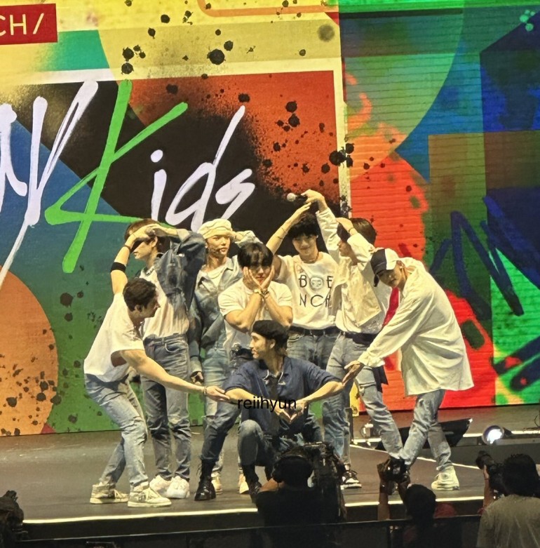 kleyashi_'s tweet photo. @allforwonchan @Stray_Kids #StrayKids #스트레이키즈
#StrayKids5thAnniversary
#나침반이_가리킨_스키즈_5주년
#OurNeverEndingSKZ
#YouMakeStrayKidsStay https://t.co/OPZnSnenXV