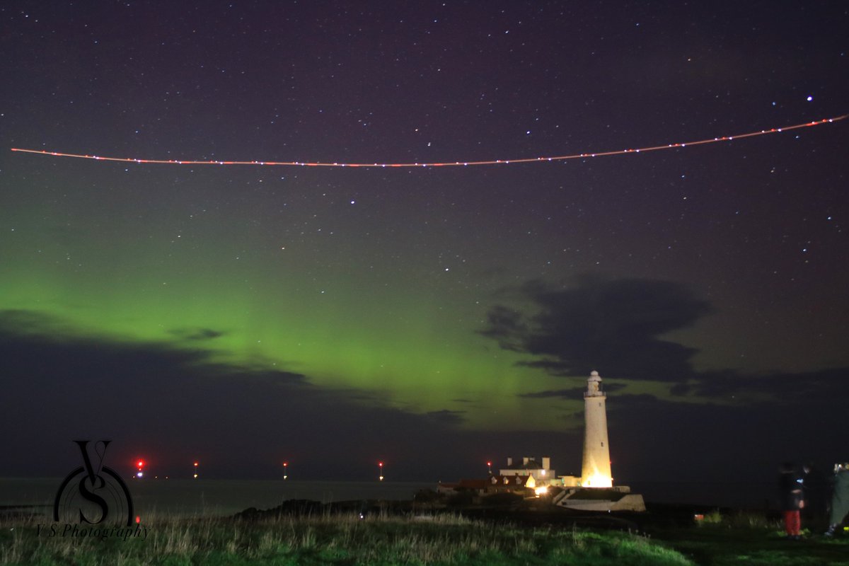 SkyScanphotos's tweet photo. Night time flying ha sits advantage I bet these passengers on the way in to @NCLairport got a beautiful show of The northern lights and yep tracking via @scan_sky as always https://t.co/ZGDgwNUUrd