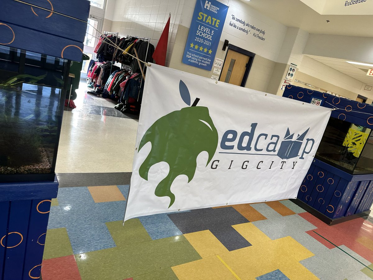 KellyJCarey's tweet photo. We made it to Chattanooga! @Makerspacemeag #edcampgigcity #chaedu https://t.co/aCWiP99jk2
