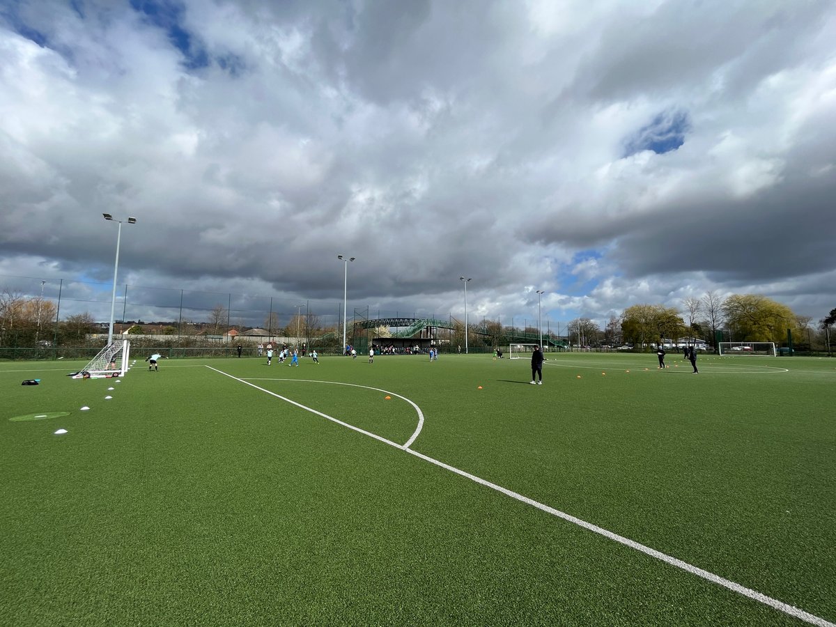 Great to see the juniors playing football and having fun on the 3G pitch prior to the @LliswerryFC match vs @NewportCity_FC 
#lliswerryllizardsfc #smallsidedjuniorfootball #lliswerry #Newport