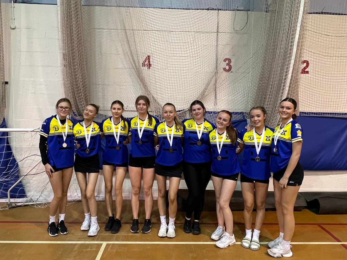 WalesHighPE's tweet photo. A few more pics of our fabulous students. It’s been a pleasure to spend the morning with them all😍..... now let’s get the rounders bats out 😅 https://t.co/6bIdXsDomB