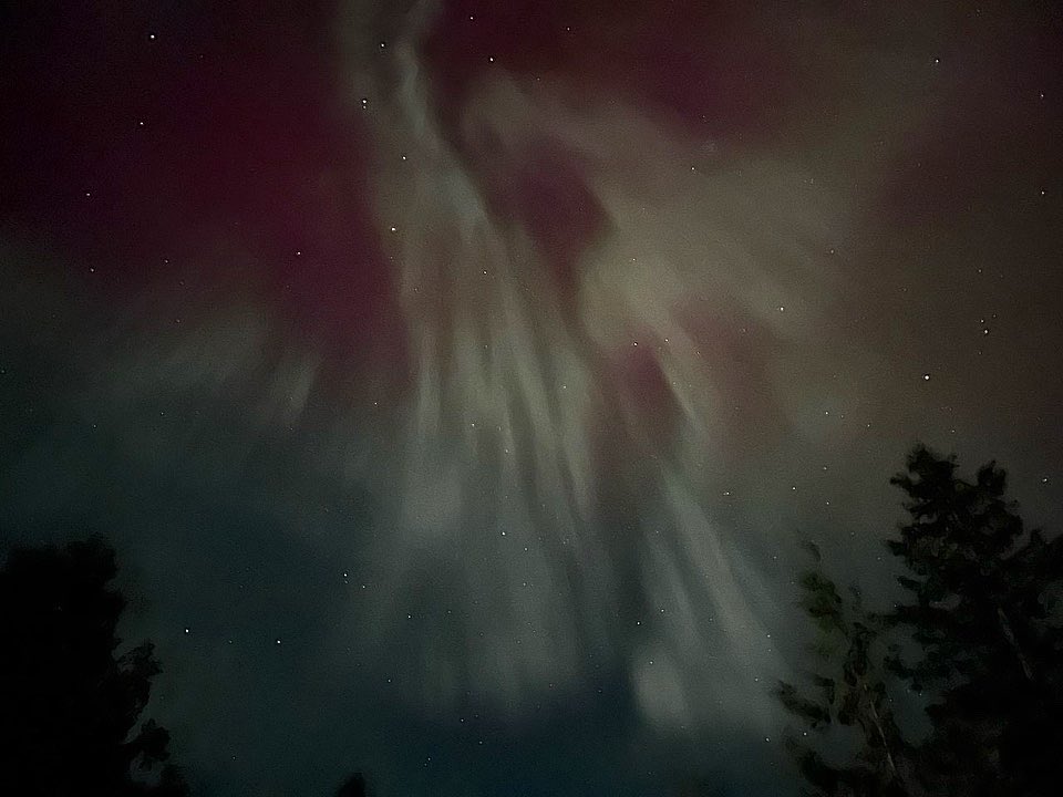 Wassnoode - Northern Lights. Chi miigwech, big thank you to Amanda & the Wiikwemkoong Comms team, for sharing their shots of this week’s stunning #NorthernLights over Manitoulin. Pics were taken at Prairie Point in #Wiikwemkoong