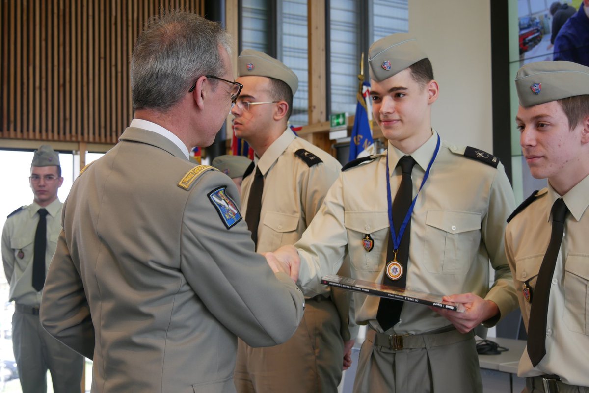1er régiment du Service Militaire Volontaire tweet media