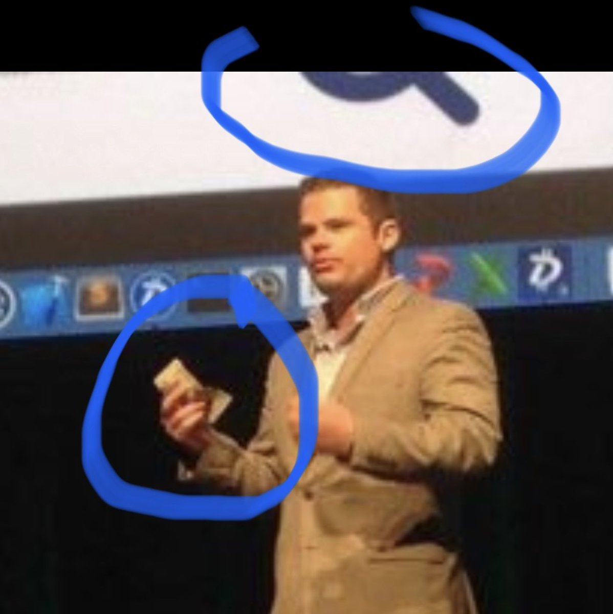 asianwirdo's tweet photo. @jaredctate In a old unsized profile picture I always wondered if there it was somehow the letter “Q” 🙂.  Can you can solve the mystery @jaredctate ? https://t.co/Uc6UYL985V