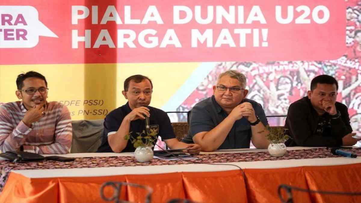 OfficialGaluhID's tweet photo. Masalah Keikutsertaan Israel, Suporter Indonesia Dukung Piala Dunia U20 Tanpa Politik - https://t.co/slBPH5NnAN
#IsraelJadiPeserta #PialaDuniaU20 https://t.co/IuxxjgOgOi