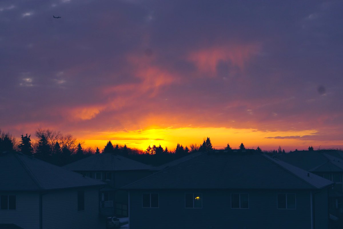 Soooooo…. About this mornings sunrise!!
#leduc #sunrise #ruralalberta #prairieskies