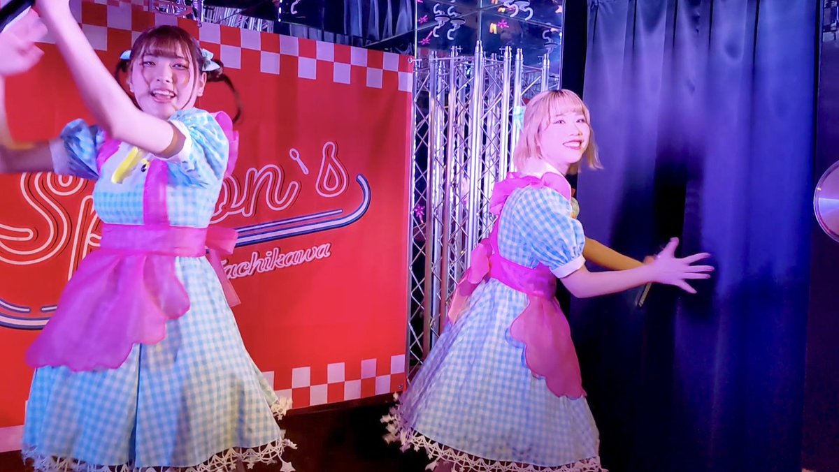 idolsuki_grgr's tweet photo. 今日はみんな一日お疲れ様でした!
👏✨👏✨👏✨👏✨
候補生の3人おめでとう!
菜々子ちゃんお誕生日おめでとう!
👏✨👏✨👏✨👏✨
今日受け取ったSpoon'sTシャツで記���写真も撮った!
楽しい時間はあっという間だね〜って感じでお店入りまーす!
#ドリスプ
#Spoons
#OHASHI仮
#ゆずき
#DSProject https://t.co/CSrIByvhQJ