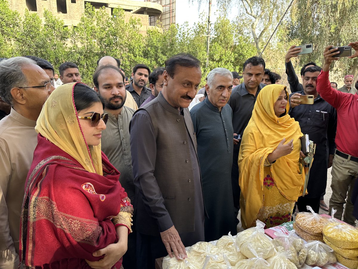 commissionerlrk's tweet photo. On the directions of Honourable Chief Minister Sindh and Chief Secretary Sindh, Ramzan Bachat Bazar in Larkano city has been established in the holy month of Ramzan by the District Administration Larkano in order to provide relief to people of city Larkano, https://t.co/8qfqil4FcQ