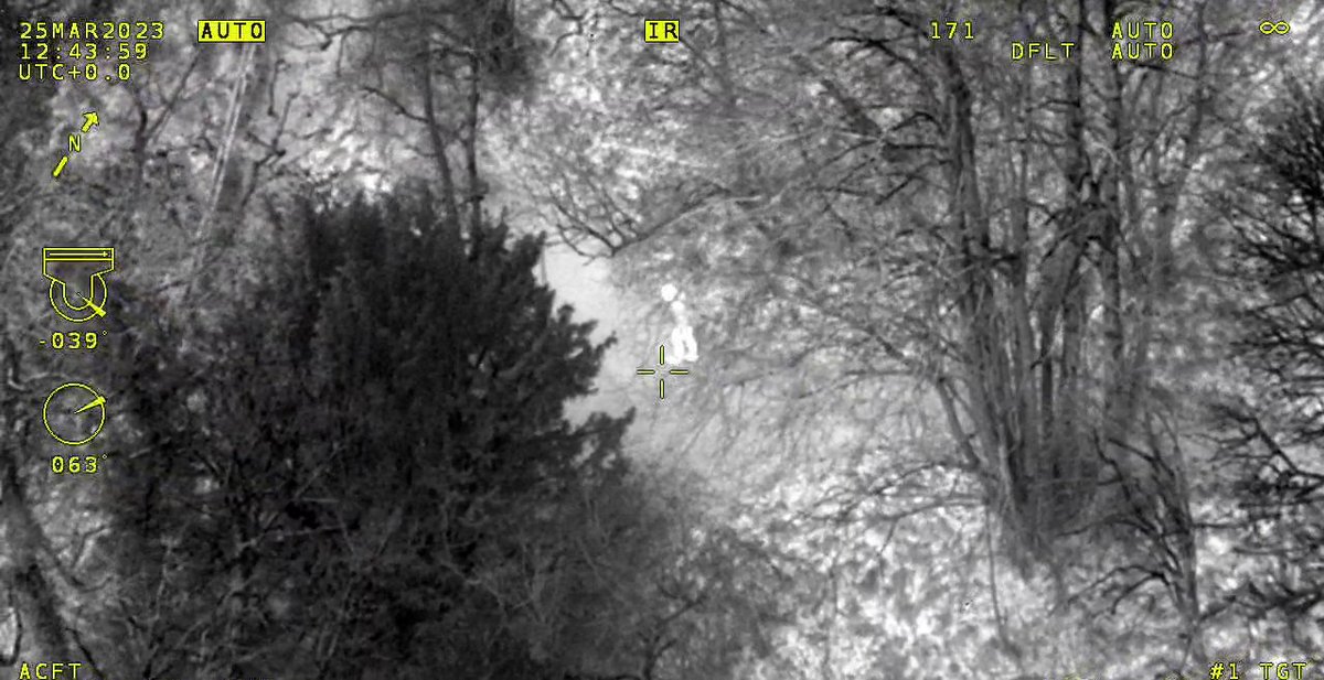 PSOSAir's tweet image. The Police helicopter assisted @LanarkPolice today in the search for a vulnerable missing person. Aircrew spotted the male and directed Police on the ground to his location. #KeepingPeopleSafe #AirSupportUnit #LanarkPolice