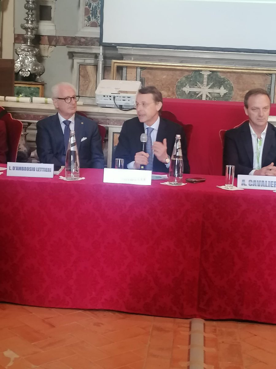 mandelli_andrea's tweet photo. Auguri alla Società Italiana dei Farmacisti Preparatori per il 30° anniversario. La #galenica è un’attività fondamentale della professione di #farmacista per rispondere ai bisogni di salute dei cittadini. #SIFAP https://t.co/kk3Xe0A1Xb