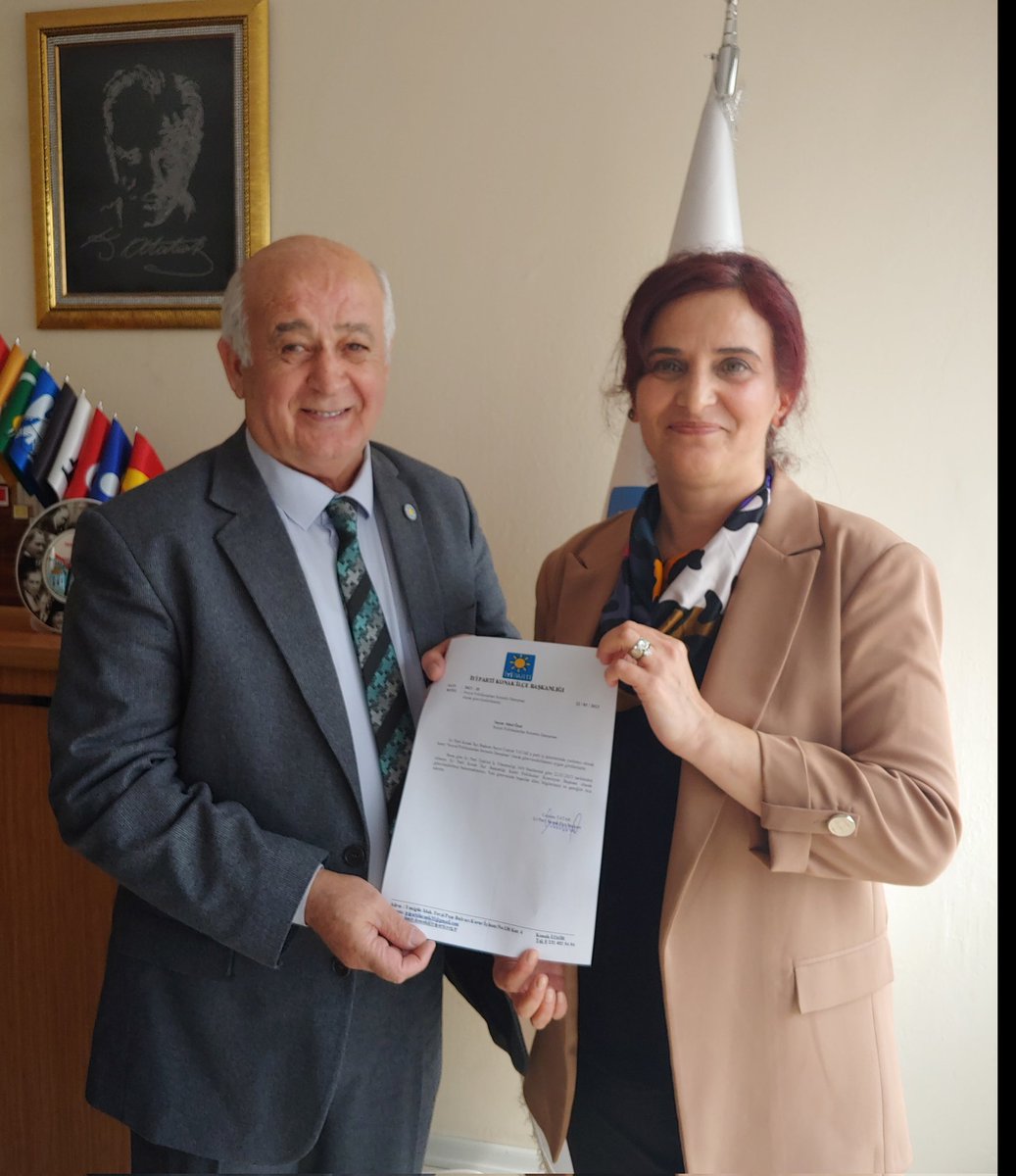 iyipartikonak35's tweet photo. İyi Parti Konak İlçe Başkanı Coşkun Tatar Sibel Özal'ı "Sosyal Politikalar Başkanı" olarak atamıştır. 

Kendisine çalışmalarında başarılar dileriz.☀☀☀ https://t.co/lvprSi4149