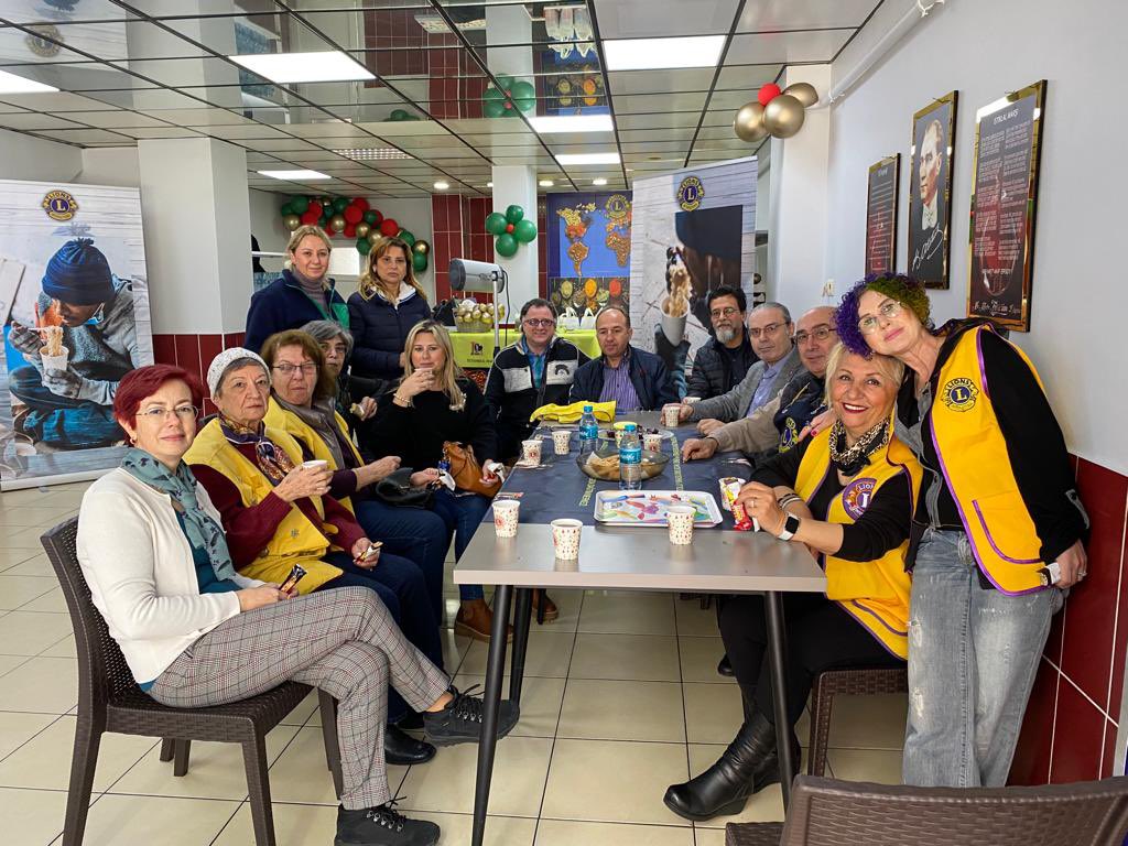 uskudar_lions's tweet photo. 2️⃣ tarafından hazırlanan 90 adet Ramazan Kolisi dağıtımı yaptık.Bu hizmetimiz için destek veren değerli dostlarımıza ve Esenkent Mahallesi Muhtarlığı ‘na çok teşekkür ederiz.#weserve #lionsclubs #lionsturkiye #118ylions #118yleo #hungeractivity #açlık #esenkentmahallesimuhtarlığı https://t.co/v9jvaHEK5Y