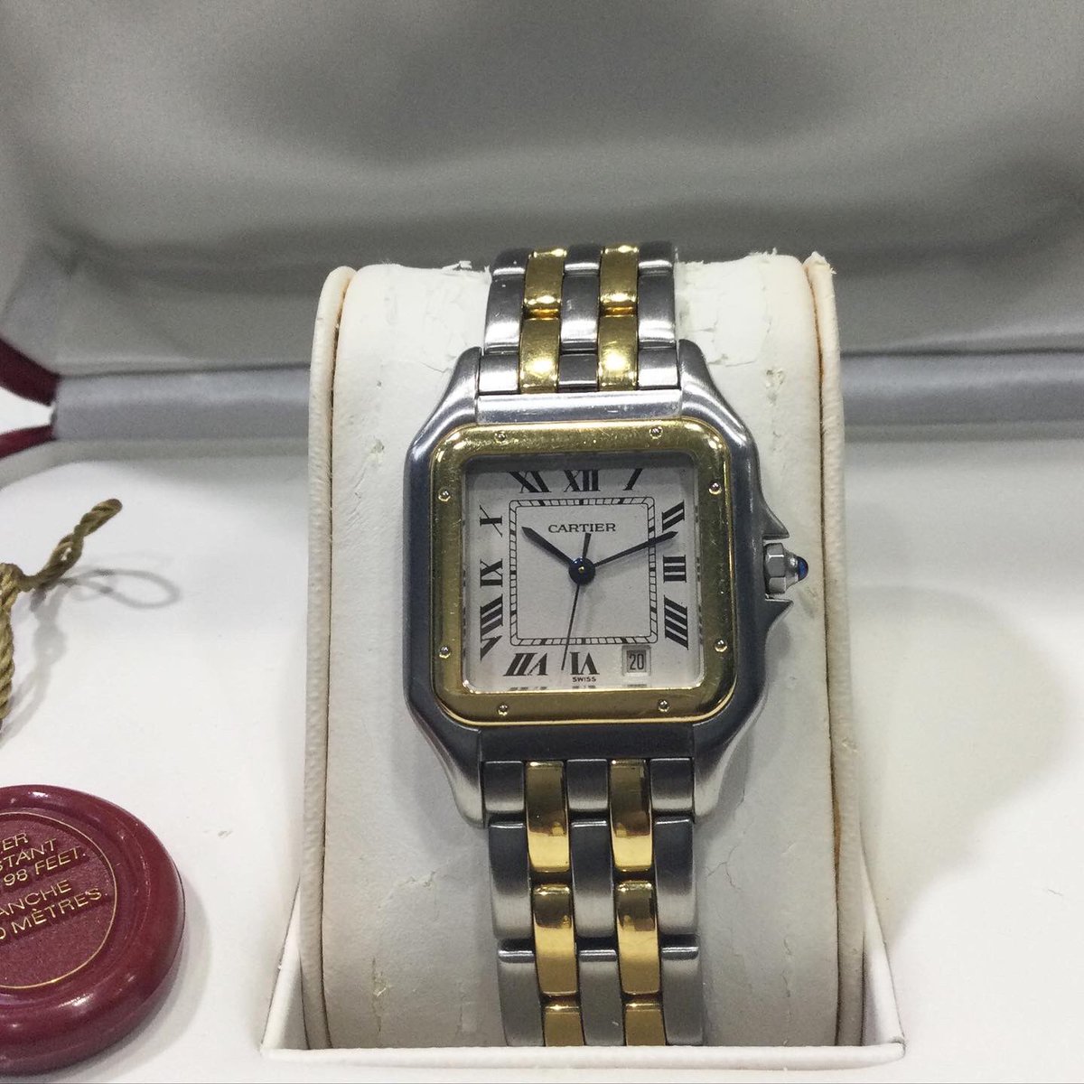 ericross12's tweet photo. This #Cartier Panthere Ladies #watch in yellow gold &amp; steel, model W25028B6, in now available in store. 

This 1998 watch comes complete with the original Cartier box &amp; paperwork. 

Yours for £2,995.00

DM us for more details or call 02074056646

#hattongarden https://t.co/E82Boi2Cup