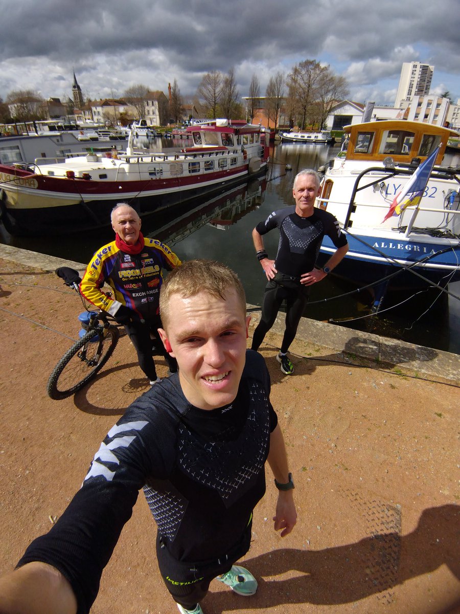 FredRuberti's tweet photo. La Team Ruberti au complet pour une sortie longue de 30 km, avec le Grand père, le Fils et le Petit fils ❤️
#xbathlete #xbathletes #autiste #autisme #autistic #marathon #bostonmarathontraining #bostonmarathon #becomingsupersapiens https://t.co/kiYMEEgbja