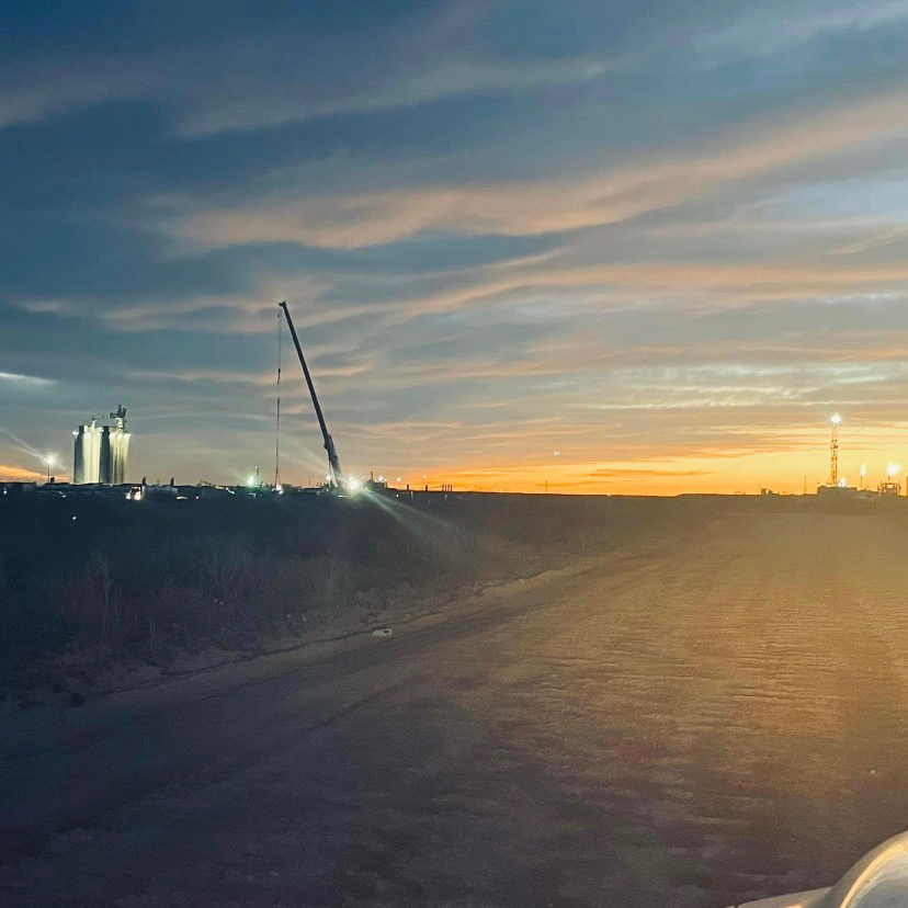 EmoryIndustrial's tweet photo. That West Texas sunset makes the long hours in the oilfield worth it some days. #westtexas #oilfield #emoryindustrial #allaboutourcustomers https://t.co/G65gvAnrMd