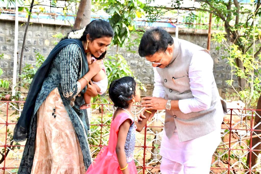 devusinh's tweet photo. Planting seeds of empowerment for our girl child!

As part of the ongoing special drive for #SukanyaSamriddhi Account (SSA) in Trichy, distributed the passbooks to girl children and their parents along with saplings of fruit trees symbolising fruits of maturity in some years.. https://t.co/BsMUfHfkpH