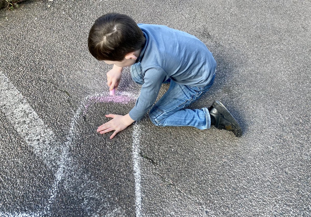 bexchapman3boys's tweet photo. Chalking our response to the fallen figure on the road reflecting on what it means to fall &amp; stumble @stmarksken @NorthLambParish @LambethTrail #lambethpassiontrail @SouthwarkCofE https://t.co/Pm3WDWEHHy