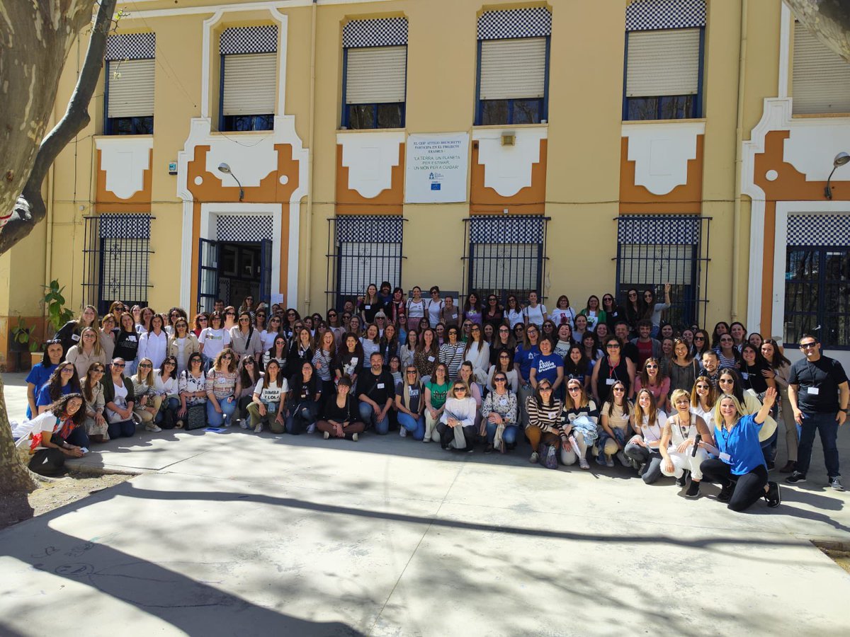 GVA_Cefire's tweet photo. ➡️ Tancament de les V Jornades Repensar i transformar els espais educatius.
Gràcies als i les 200 docents que han participat als tallers de dissabte matí.
#CEFIREXàtiva https://t.co/MUXdwdKT39