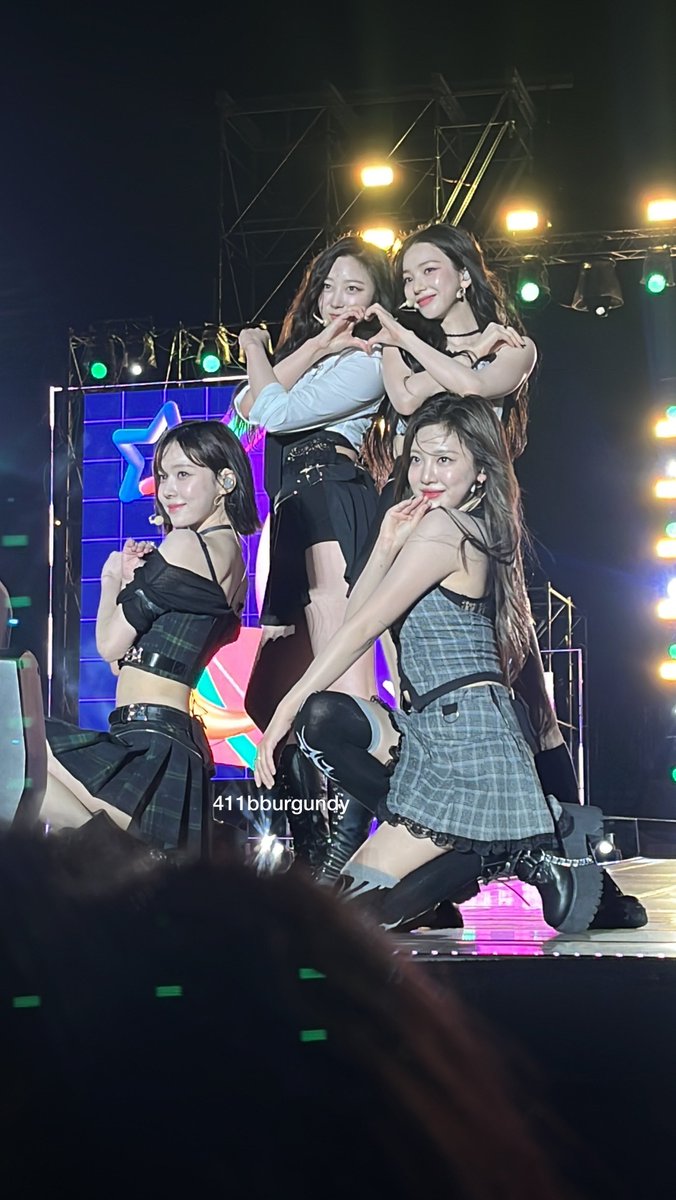 แก น้องเอสสวยมากก they’re so fucking pretty😭😭