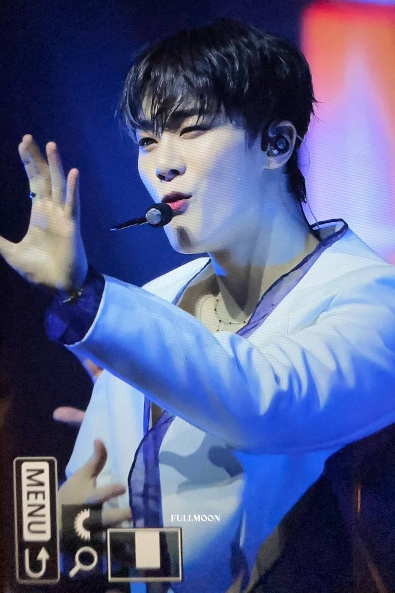 full_moon980126's tweet photo. 230325 팬콘 

 #ASTRO #MOONBIN #문빈 @offclASTRO https://t.co/XbmpKaQ5Ei