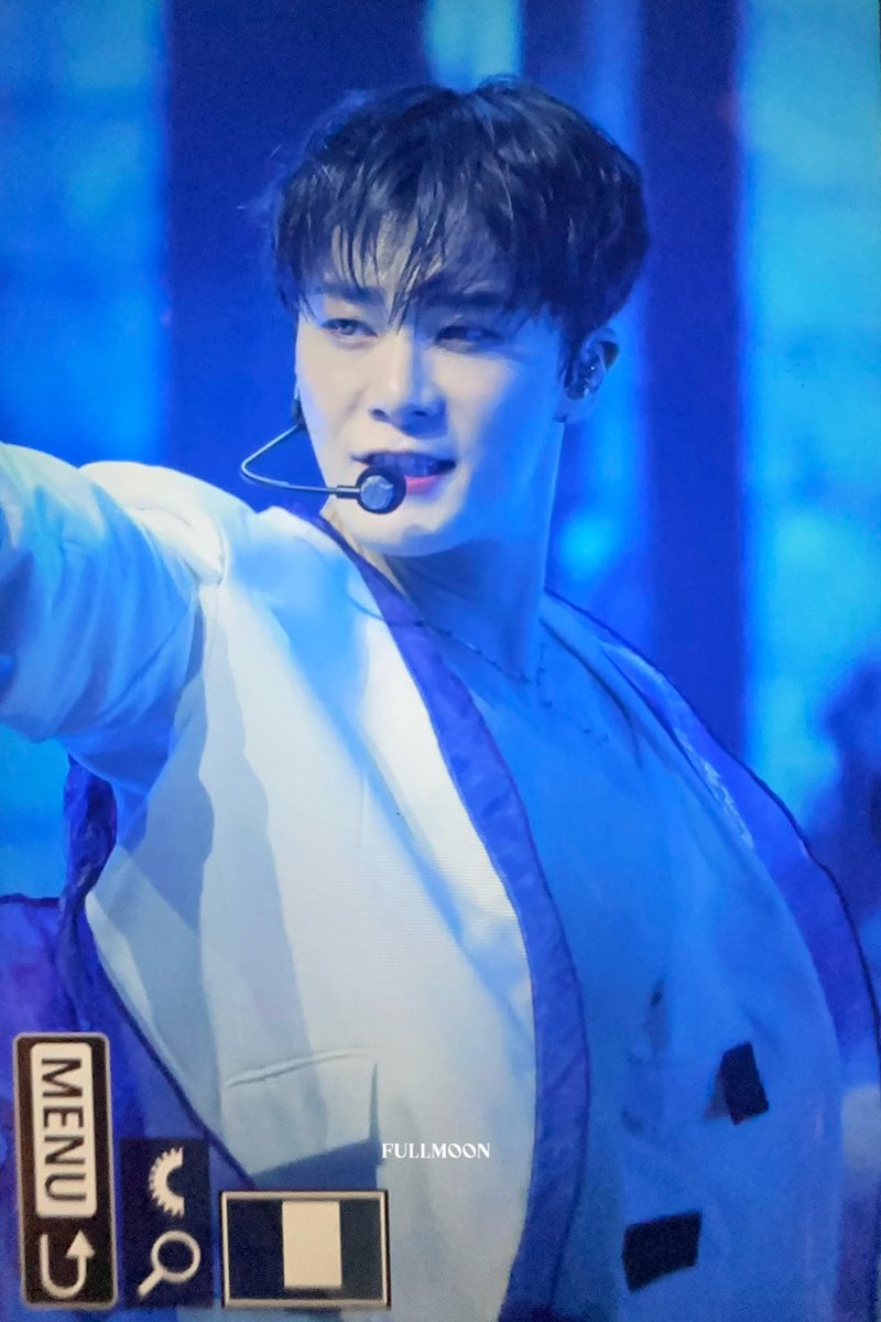 full_moon980126's tweet photo. 230325 팬콘 

 #ASTRO #MOONBIN #문빈 @offclASTRO https://t.co/XbmpKaQ5Ei