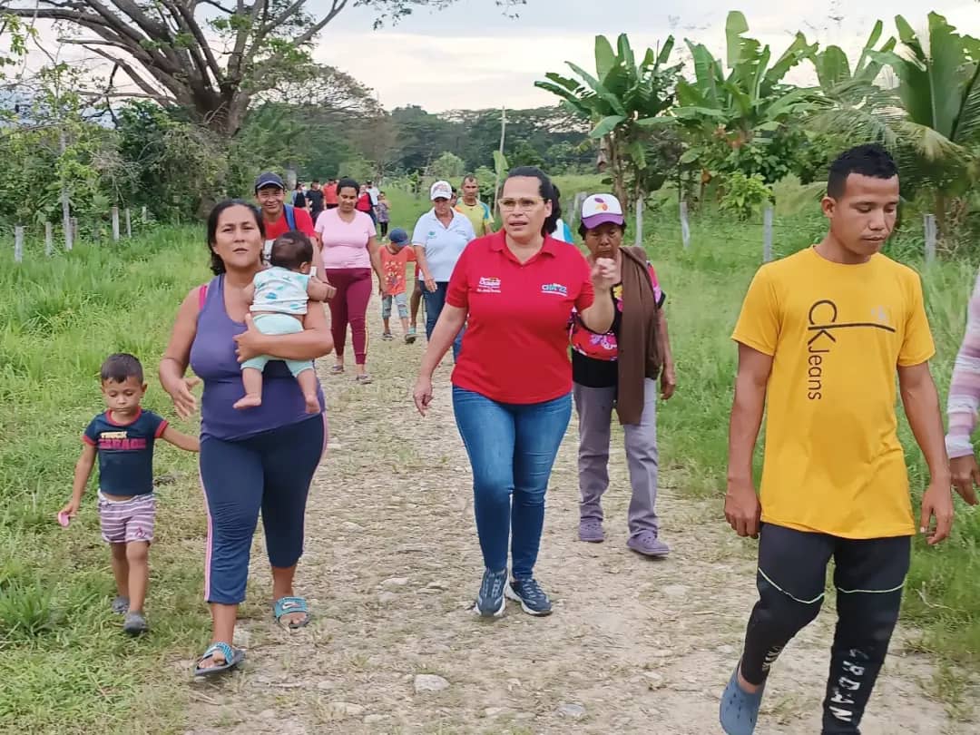 MinAlimenVen's tweet photo. #EnFotos 📷 | Minppal-Zulia realizó despliegue territorial en el municipio Sucre, con el objetivo de evaluar  y hacer seguimiento al proceso de  distribución de alimentos a los programas sociales que favorecen esa localidad

#VenezuelaContraLaCorrupción https://t.co/0jYZ8FJhHn
