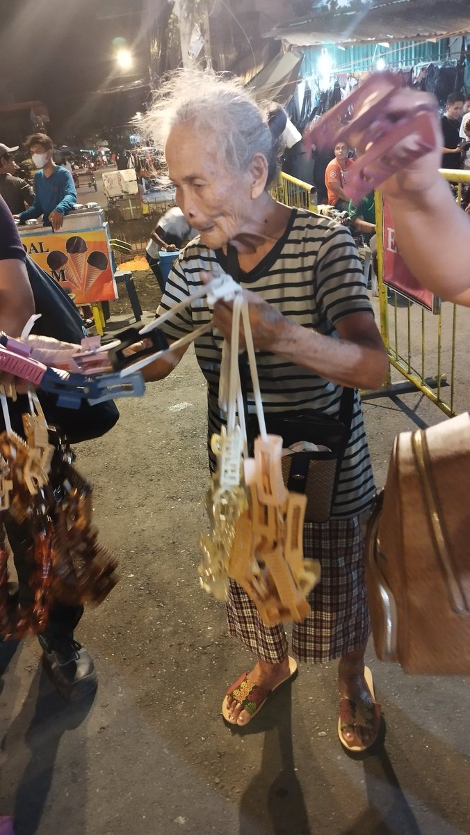 mrjamesaaron's tweet photo. When you happen to pass by Roxas Night Market and see Lola, let us support her by buying her hair clamps(it's affordable yet durable). It's a sad reality to see her still working despite her age. God bless, Lola! https://t.co/XzIoafIqfh