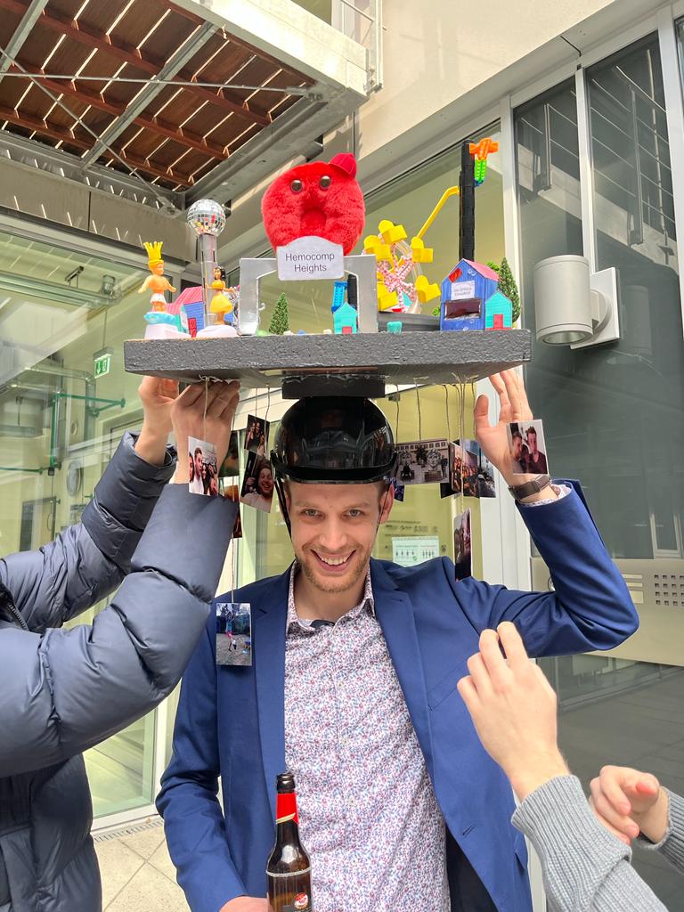 I am incredibly happy to shout that my colleague and mentee Obstals has become a Ph.D. on Friday 24th!!!! Our paths came together in early 2016 when Fabian joined my newly formed group at DWI as an intern.