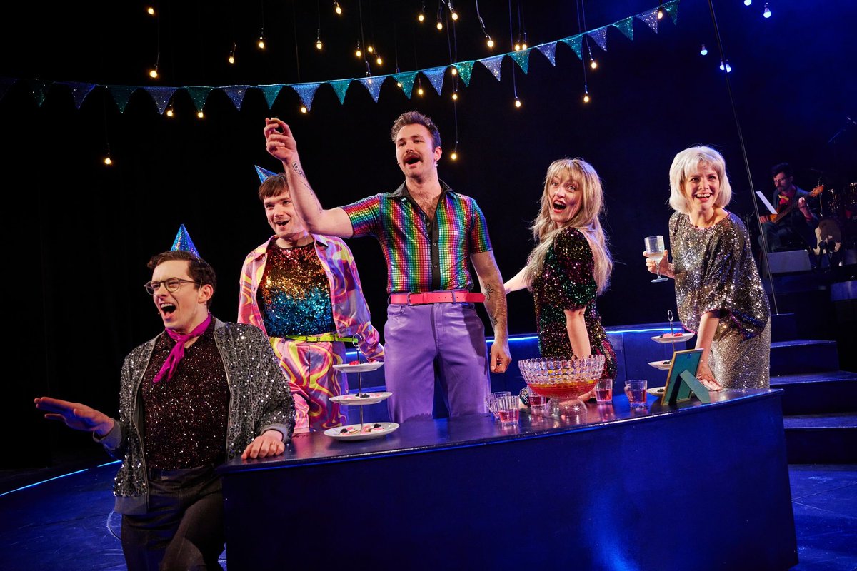 GoldInTheWater tweet media