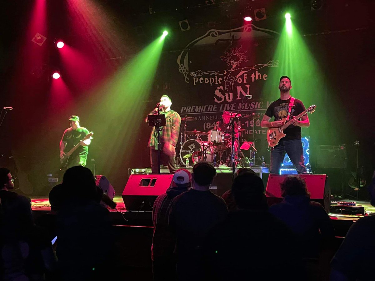 Great seeing coaches and some players at the all ages show at The Chance last night! Made Coach Al's night Boyz!
<a href="/JimmyLakatosh/">Jimmy Lakatosh</a> 
<a href="/ryanjamesforr/">ryan forrester</a> 
<a href="/DylanJorgensen8/">Dylan Jorgensen</a> 
<a href="/Coach_Keenan5/">Coach Sean Keenan</a> 
#familyonandoffthegridiron