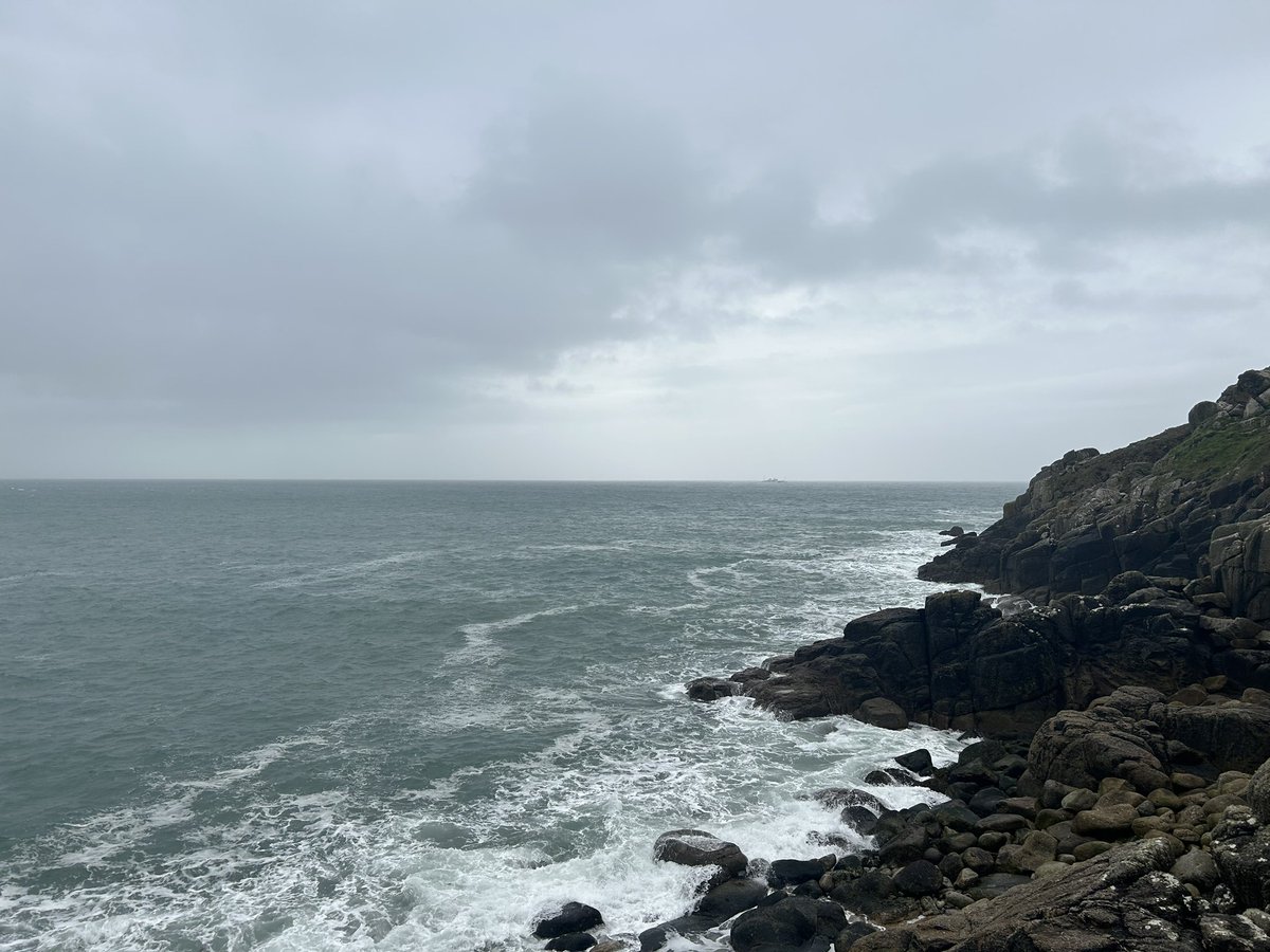 RyanIrv66544163's tweet photo. 20km coast walk in the search of spring migrants, one swallow and one wheatear were all I had to show for it until a hoopoe flew past #findtick https://t.co/lE9C7qYKa1