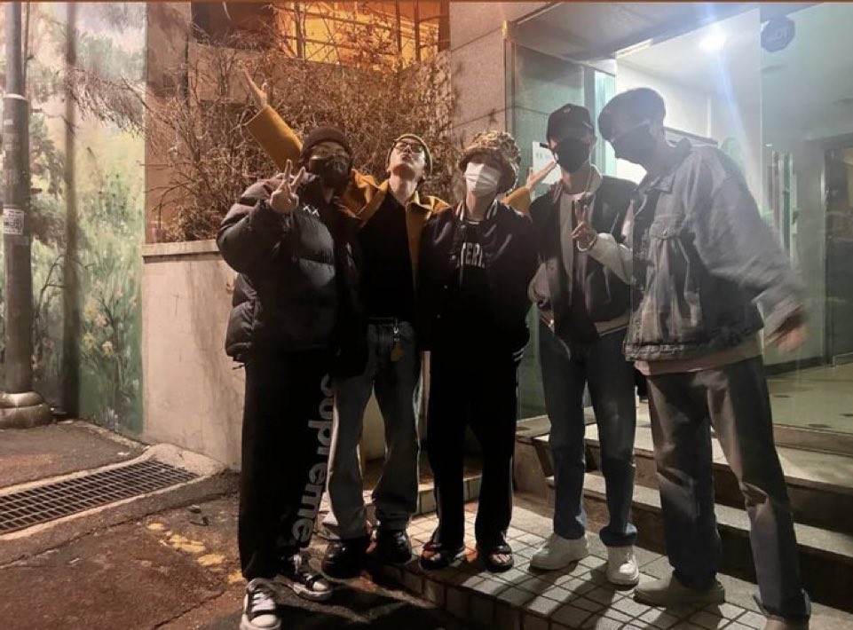 OT7_BIAS_'s tweet photo. #MYBABIES were together 💜🥺
Suga Instagram story......
#VMIN #Jinkook https://t.co/jVtbrqmvOG