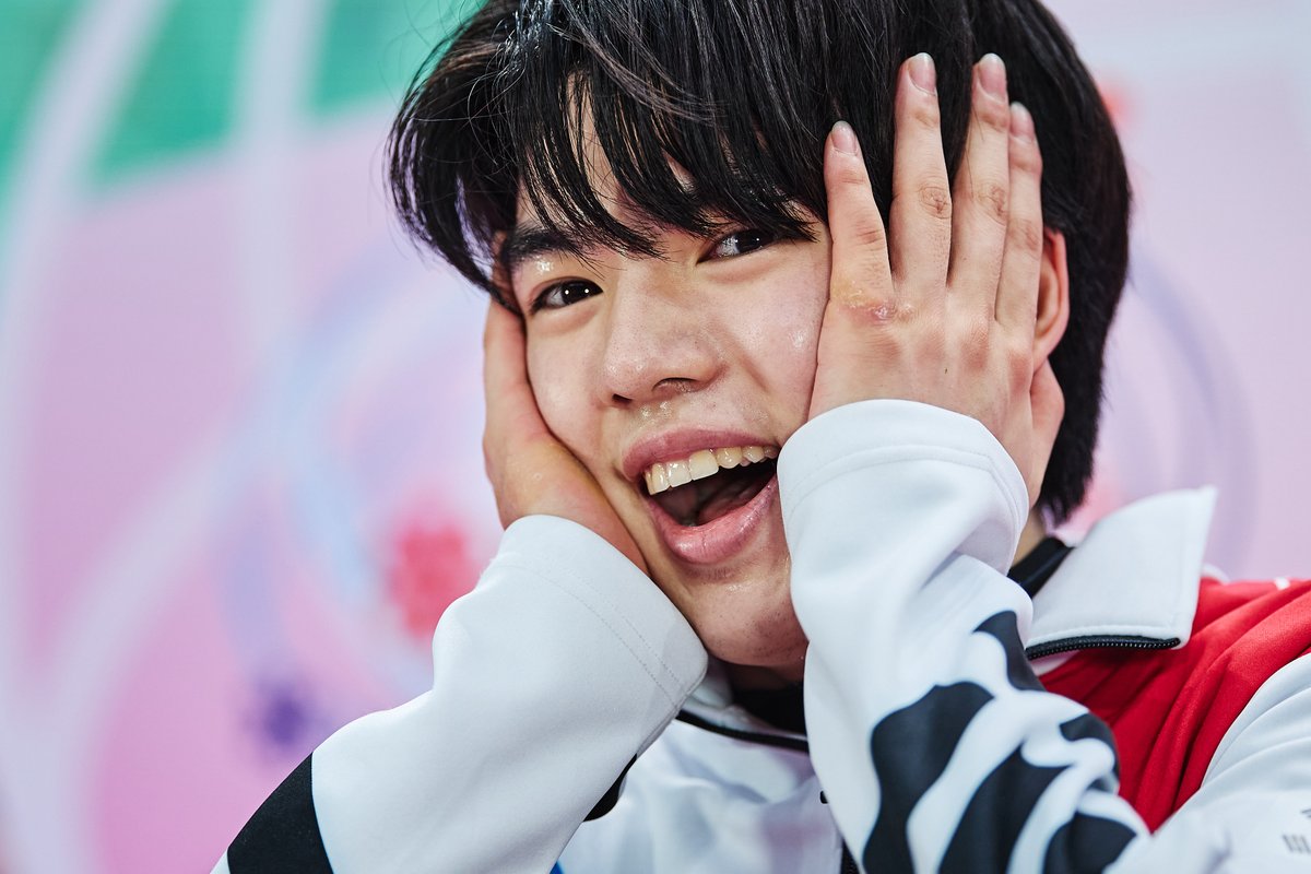 InTheLoPodcast's tweet photo. #JunhwanCha🇰🇷had to change his skates right before this competition because they broke again like last year but this time he was finally able to make happy memories at Worlds. The happiest part of today is that he got 3 spots for Korea!

© International Skating Union (ISU) https://t.co/QxKNXSeSPD