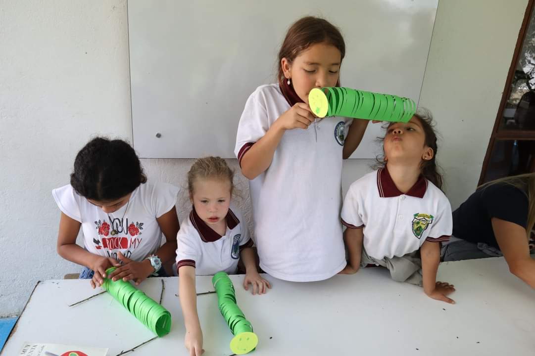 RuralEspiritu's tweet photo. Club Infantil de Lectura y Escritura Creativa un espacio para DESCUBRIR, EXPLORAR, CREAR y DISFRUTAR
LABORATORIO DEL ESPÍRITU
#lecturayescrituracreativa. #FomentoArtisticoyCultural #EducacionComplementaria #LaboratorioDelEspiritu #ElRetiroAntioquia #Biblioteca #BibliotecaRural https://t.co/d2tBTG7IFg