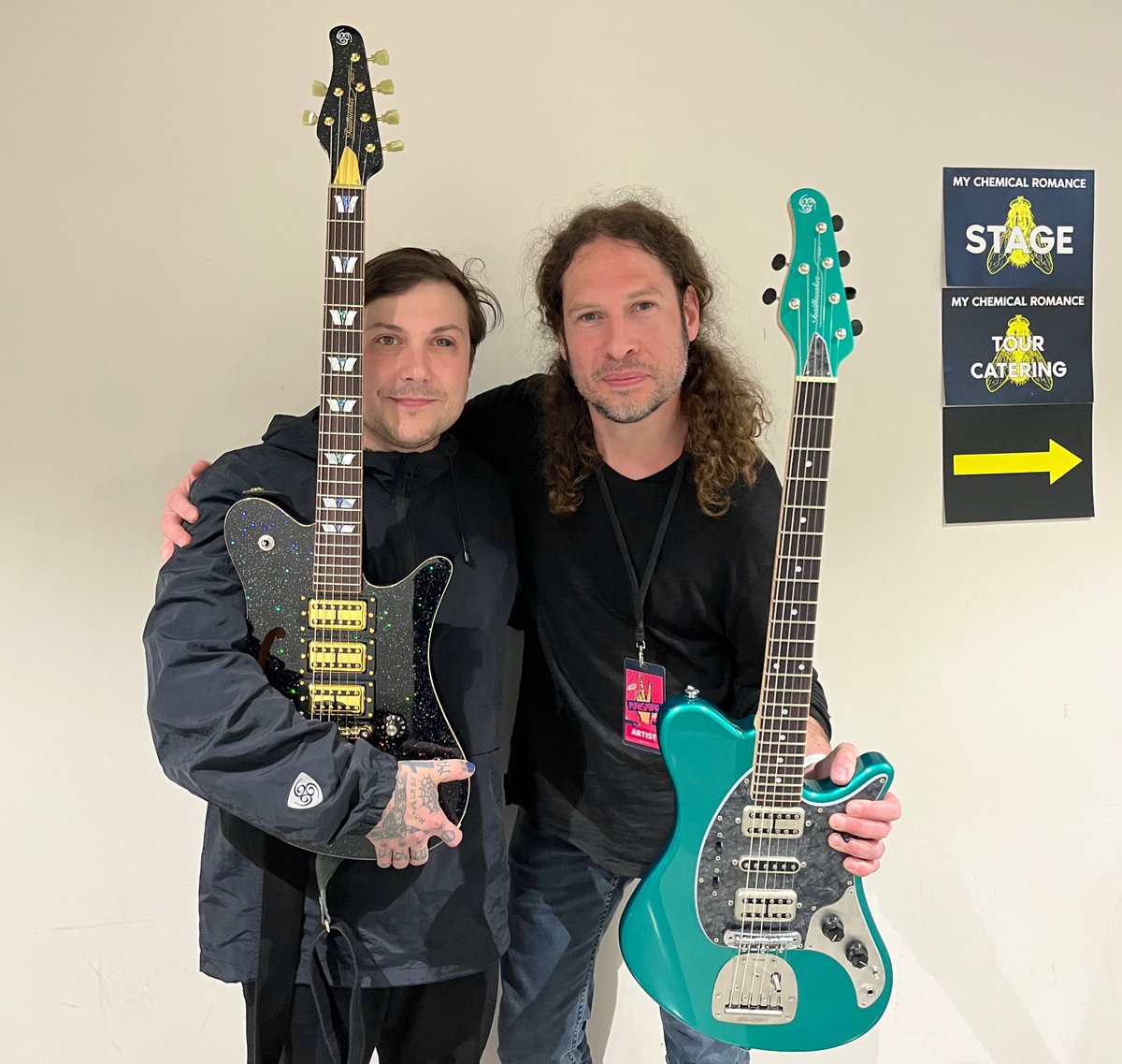 Thank you so much for loving OOPEGG guitars!! Have a great Japan tour, Frank Iero and Ray Toro from @MCRofficial 🇯🇵

#PUNKSPRING2023 #oopegg #MYCHEMICALROMANCE #Japan #guitargear #guitarist #neobizarre #パンクスプリング2023 #パンスプ #マイケミカルロマンス #ギタリスト #感謝
