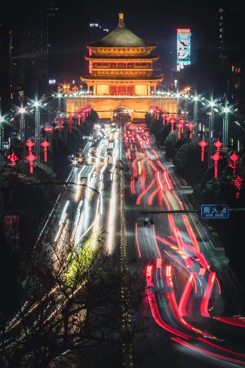 ShaanxiPlus's tweet photo. This is Xi'an, a city that you don't want to leave once you come. Its cultural heritage is profound and amazing. #BestTourismDestination  #ShandongTourismDevelopmentConfence @IQingDao2021 https://t.co/QYMvh61eZ1