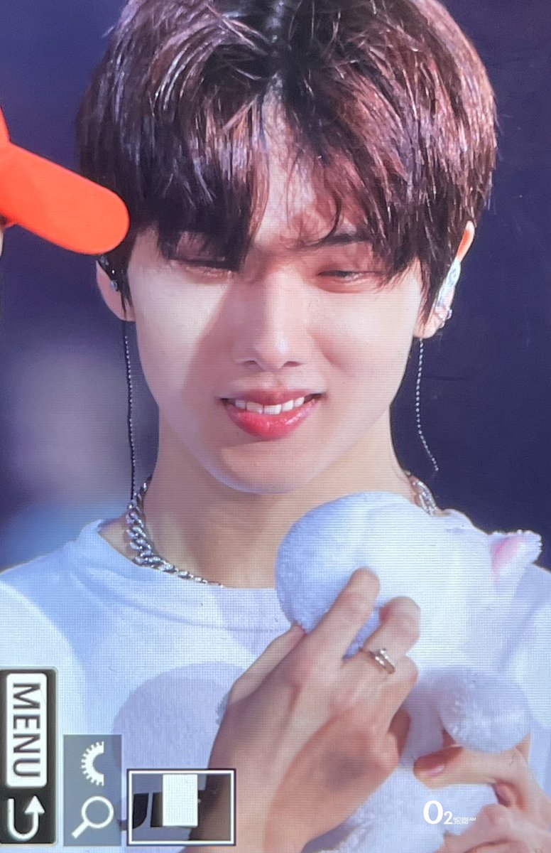 230325 DREAMSHOW2 HK day2
#지성 #박지성 #엔시티드림 #NCTDREAM
형아 띠떵이 인형 주워떠💚