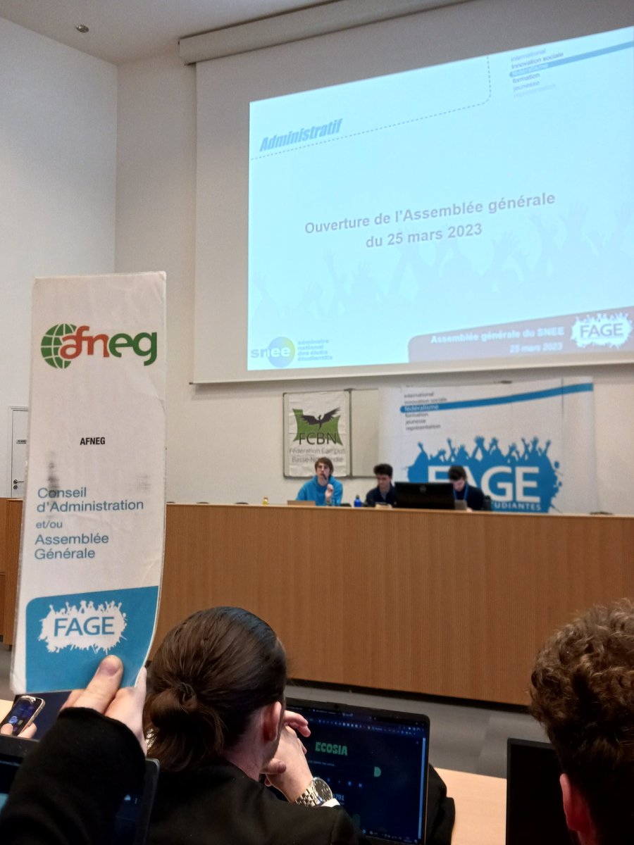 Julien__AFNEG's tweet image. #SNEE | Jour 3 - Séminaire Nationale des #ÉluEs #ÉtudiantEs à @Universite_Caen 🔵

L'@AFNEG présente pour #représenter les étudiantEs en #géographie et disciplines territoriales lors de l'#AG de @La_FAGE 🌐🤝

Merci à @La_FCBN de rendre cela possible 🙏