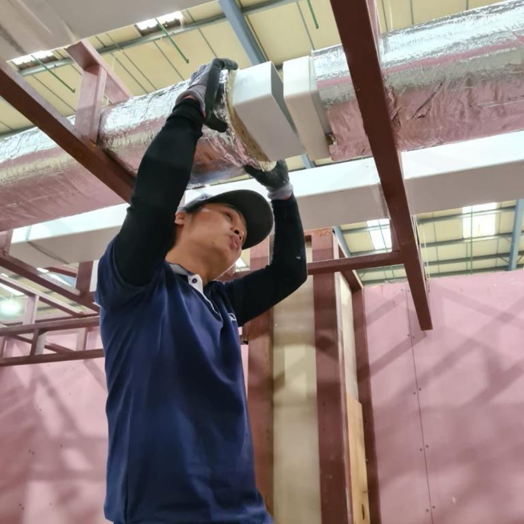 CoolRunningsCo's tweet image. Meet the Team:

Fritz is our Senior Technician and has been with us for six years! 

Here he is in action, joining a fresh air duct that has been threaded through the 3D volumetric steel of a rectangular module.

#heatrecoverysystem #offsite #ventilation #MVHR #ventilationsystem