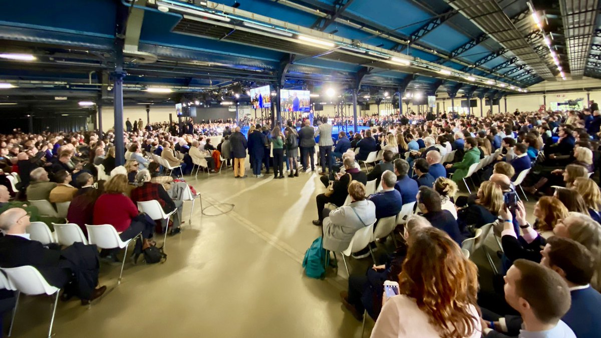 Lucbouard's tweet photo. Premier congrès pour ce parti d'avenir @HorizonsLeParti.
Une belle délégation #vendéenne et #ligérienne malgré des conditions de transports difficiles.
Humain et enthousiaste @EPhilippe_LH construit un parti à son image !
#CongresHorizons https://t.co/vhiFkvMJsy