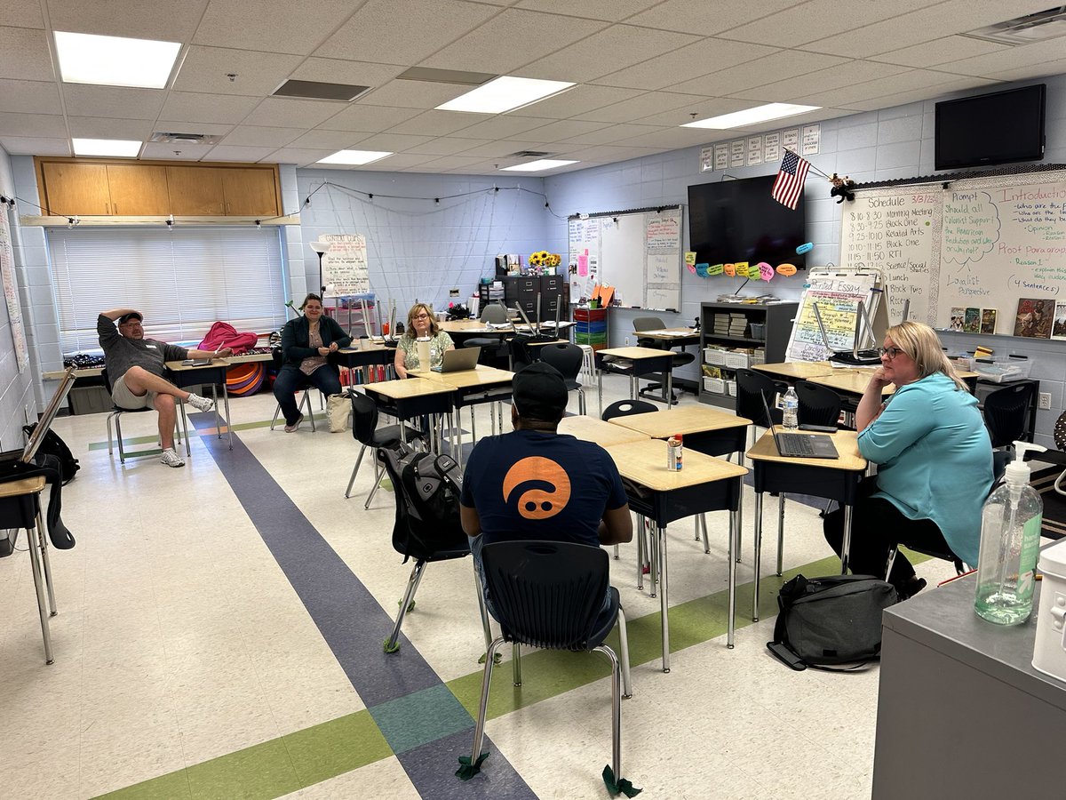 juliedavisEDU's tweet photo. Session #2 underway at #EdcampGigcity - talking Lesdership, Classroom Mgmt, @pnabbie sharing discovery ed strategies, @monicaspillmanedu sharing how to engage primary learners! #edcamp #chaedu https://t.co/jZqlpuo2sD