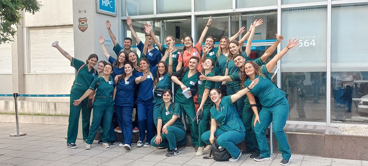#primerosGraduados
#SomosMedicina
#MejorPublica
Los 89 estudiantes rinden en 4 grupos consecutivos entre las 08 am y las 18 hs... #25M #DiaHistorico
Aquí la salida del primer grupo, tras casi 3 horas de examen...
@esmedicinamdp @esmedicinamdp