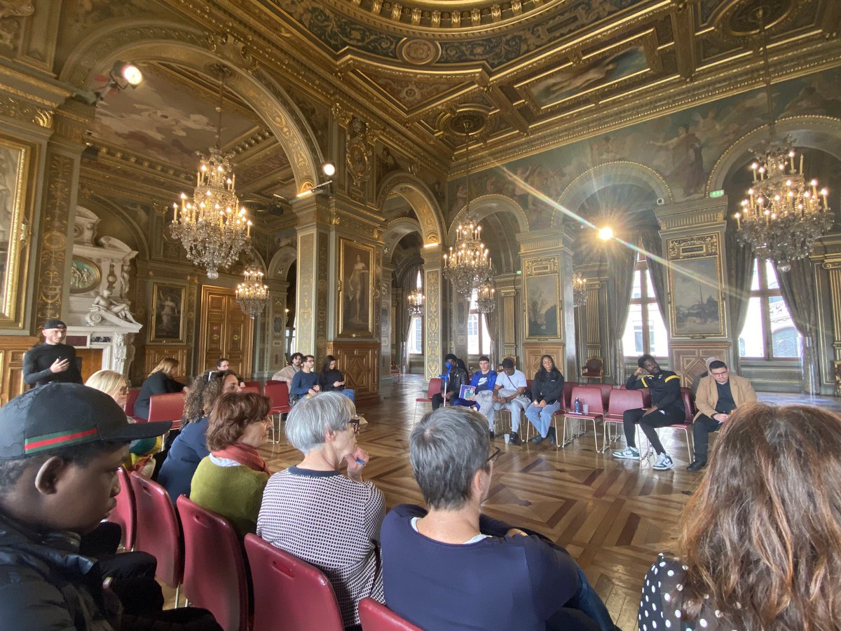 DamienFleurot's tweet photo. L’asso @LumieresInfo présente au forum #BalanceTonWeb organisé par @Paris pour parler d’éducation aux médias avec les copains de @asso_jetsdencre cc @FabriceCuney @barbara_delad #EMi #EducMediaInfo https://t.co/Hlj6b9Y82W