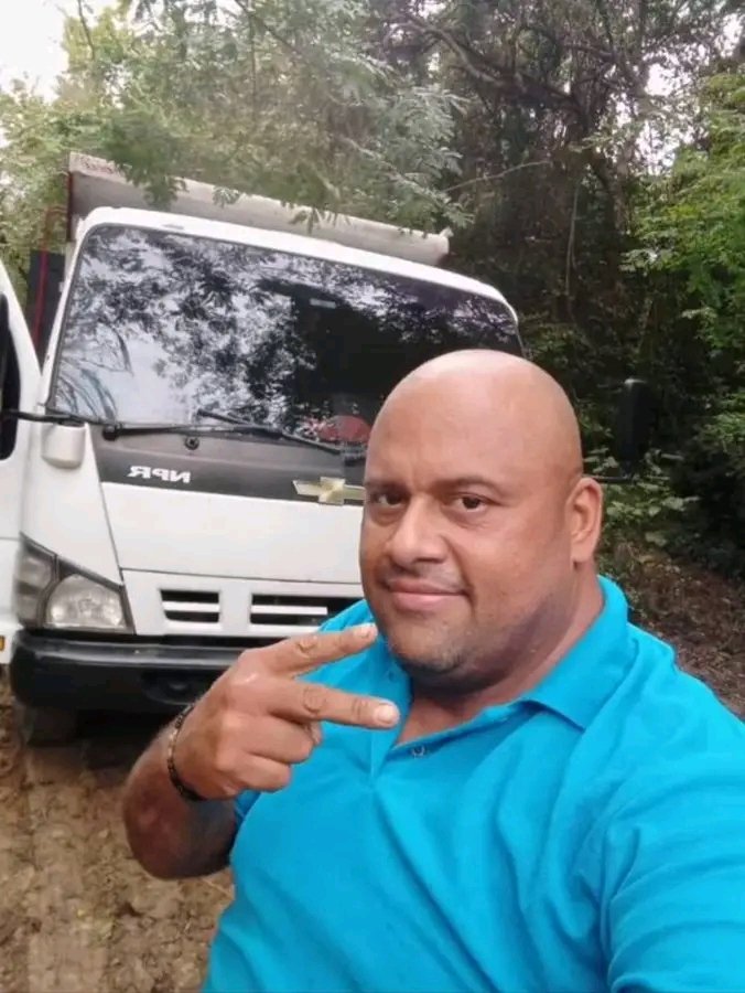 AlfreditoEscobr's tweet photo. No seré especialmente bello, pero los asientos de ese camión han visto más totonas que un ginecólogo https://t.co/tp4BGBW6JT