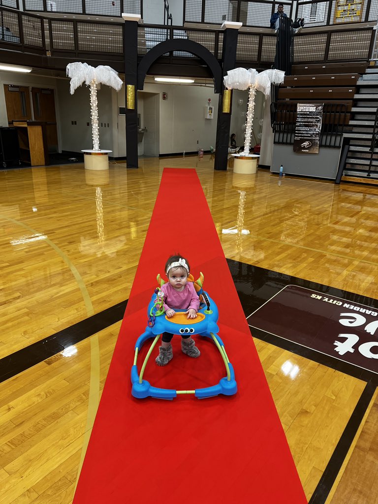 GCHS PROM tweet media